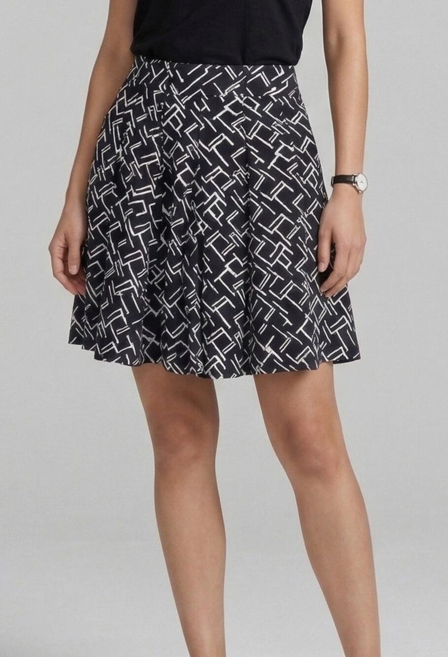 Larry Levine Size 6 Skirt A Line Flare Black White Geometric Pattern Linen Blend